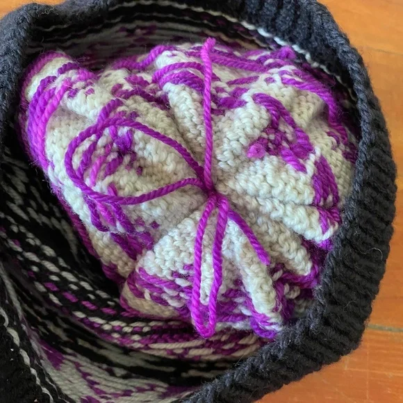 Nordic pom-pom beanie - Picture 3 of 3